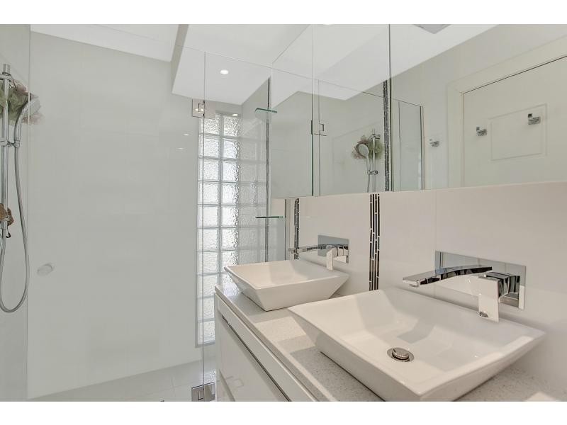 10 Egret Avenue, Burleigh Waters QLD 4220