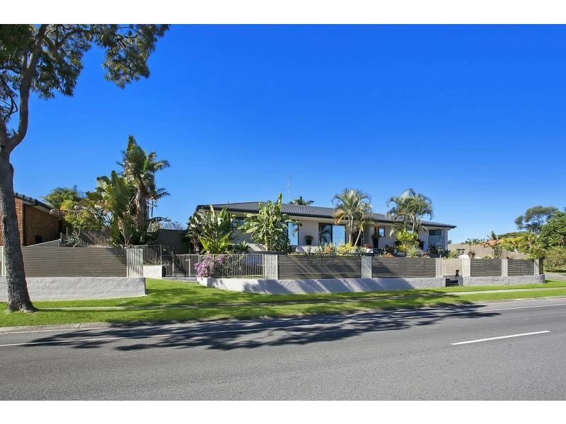 2 Bilgola Place, Robina QLD 4226