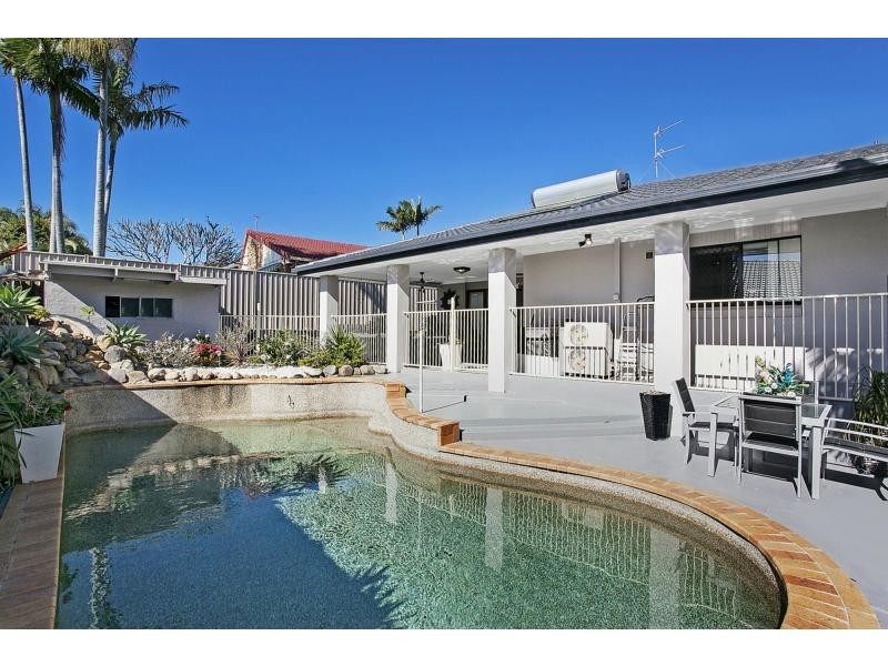 2 Bilgola Place, Robina QLD 4226