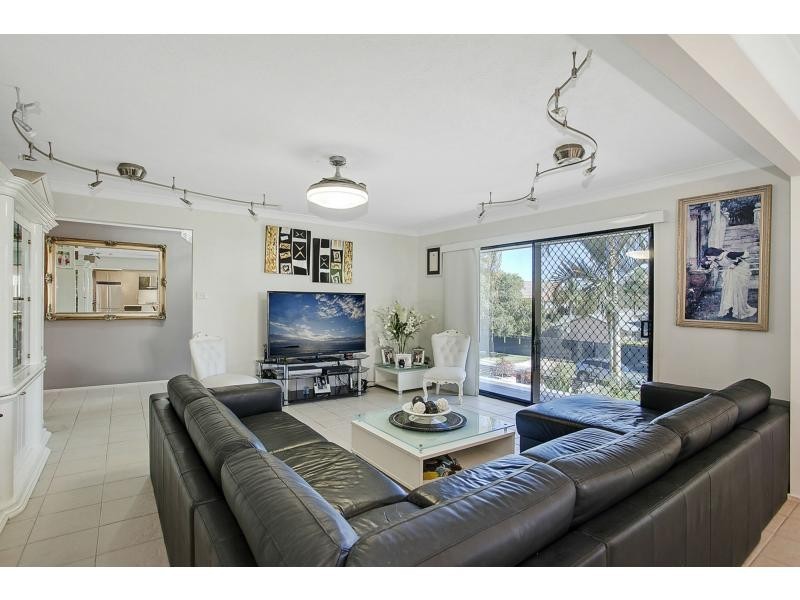 2 Bilgola Place, Robina QLD 4226