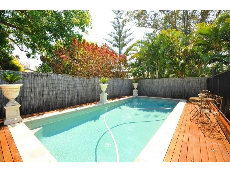 132 Nobby Parade, Miami QLD 4220