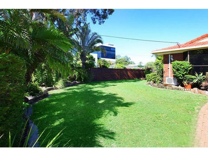 9 Mercedes Place, Bundall QLD 4217
