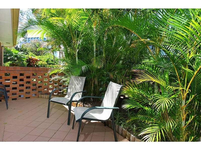 9 Mercedes Place, Bundall QLD 4217