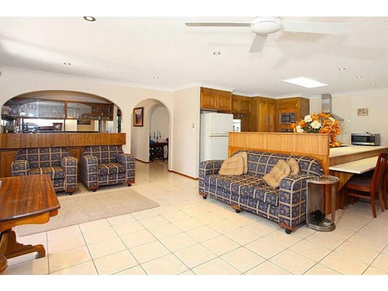 9 Mercedes Place, Bundall QLD 4217
