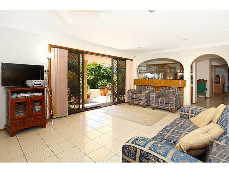 9 Mercedes Place, Bundall QLD 4217