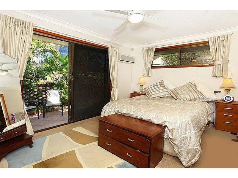 9 Mercedes Place, Bundall QLD 4217