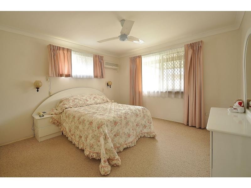 4 Kingfisher Crescent, Burleigh Waters QLD 4220
