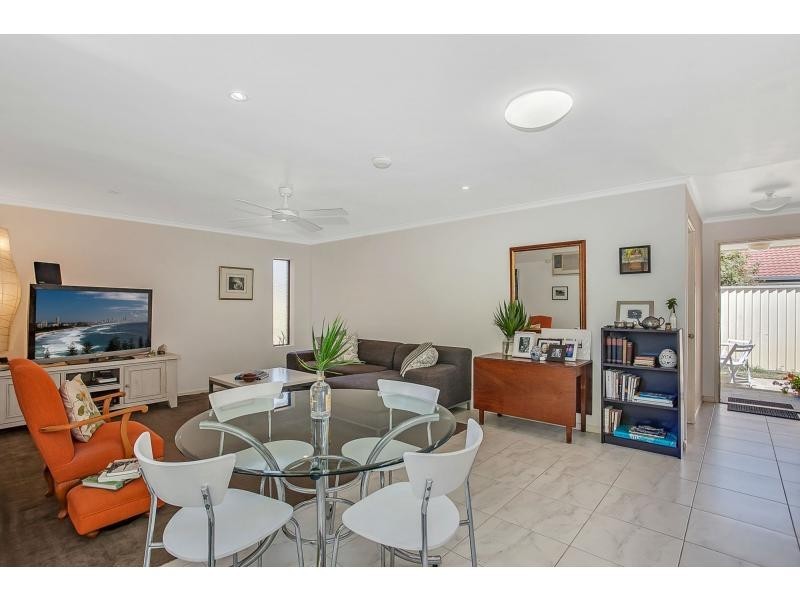 1/85 Christine Avenue, Burleigh Waters QLD 4220