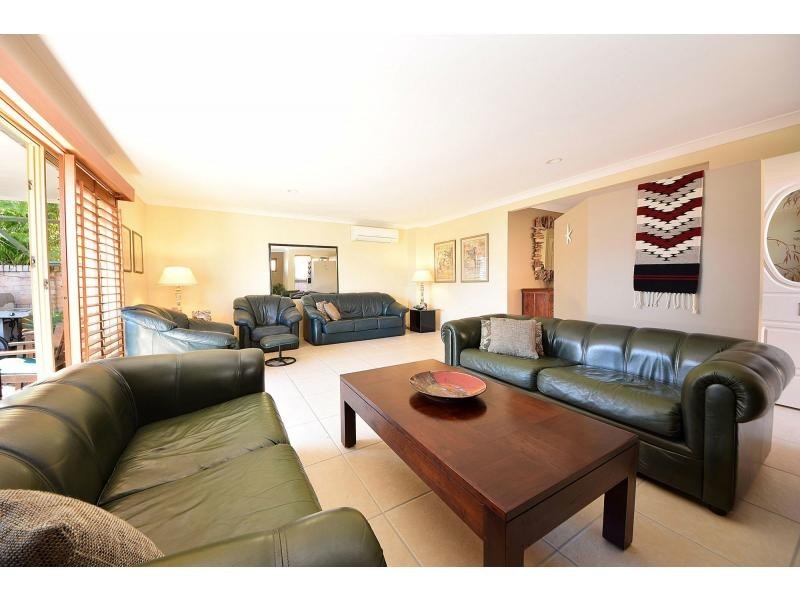 1/4 Gardenia Grove, Burleigh Heads QLD 4220