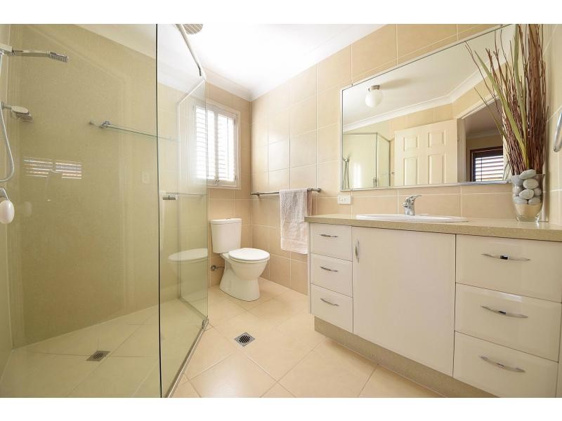 1/4 Gardenia Grove, Burleigh Heads QLD 4220