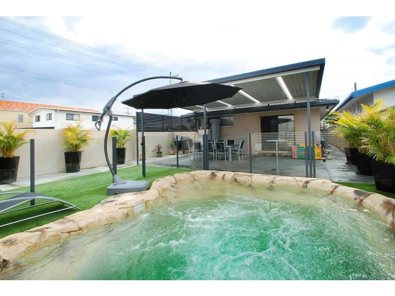 26 Dawn Parade, Miami QLD 4220