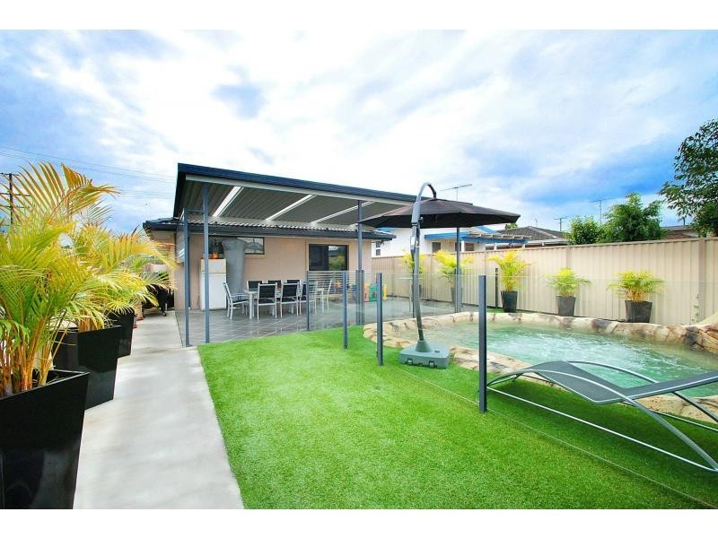 26 Dawn Parade, Miami QLD 4220