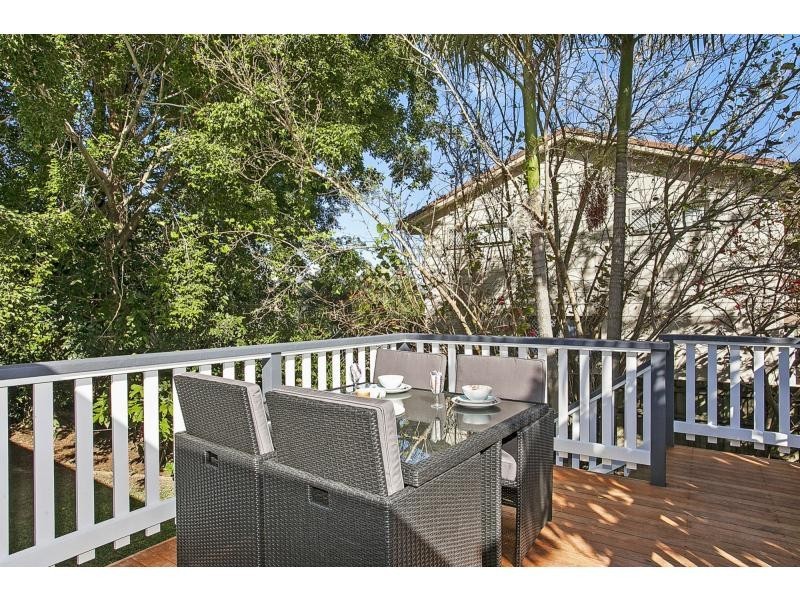 25b Joan Street, Burleigh Waters QLD 4220