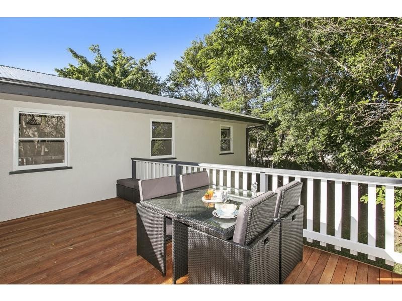 25b Joan Street, Burleigh Waters QLD 4220