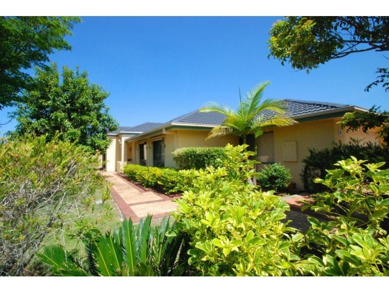 2 Lakes Circuit, Burleigh Waters QLD 4220