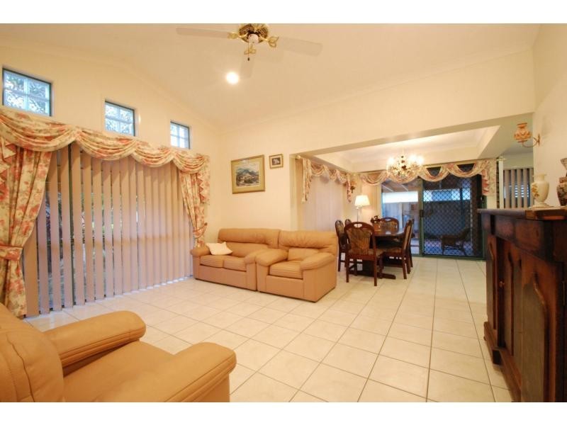 2 Lakes Circuit, Burleigh Waters QLD 4220