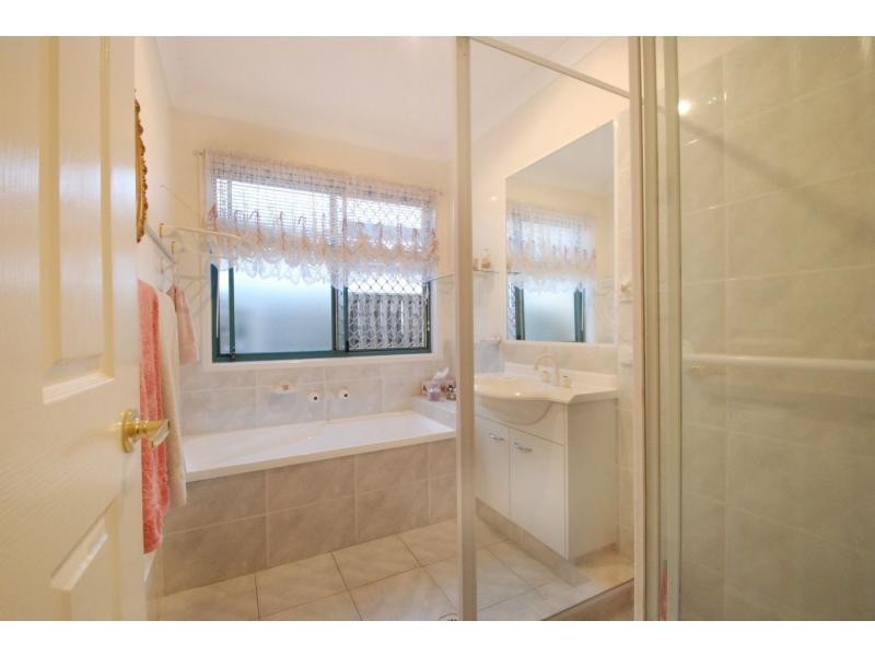 2 Lakes Circuit, Burleigh Waters QLD 4220