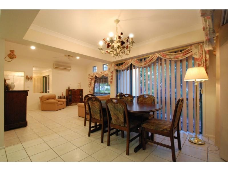 2 Lakes Circuit, Burleigh Waters QLD 4220