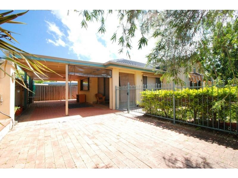 2 Lakes Circuit, Burleigh Waters QLD 4220