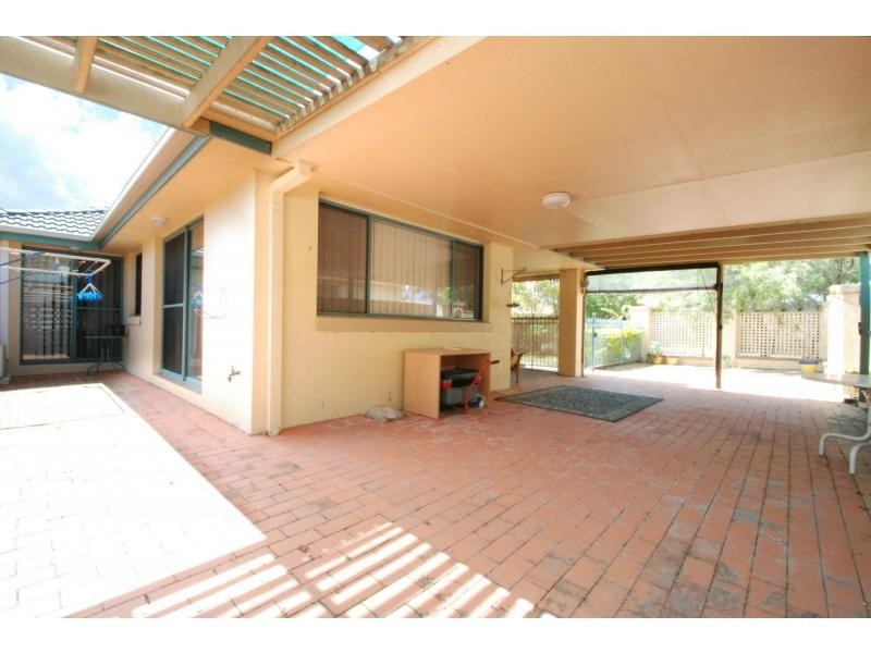 2 Lakes Circuit, Burleigh Waters QLD 4220