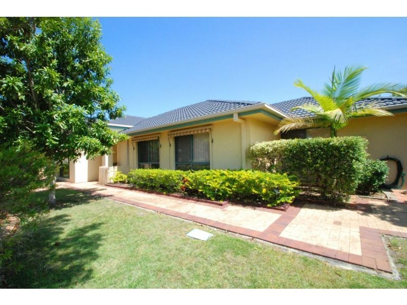 2 Lakes Circuit, Burleigh Waters QLD 4220