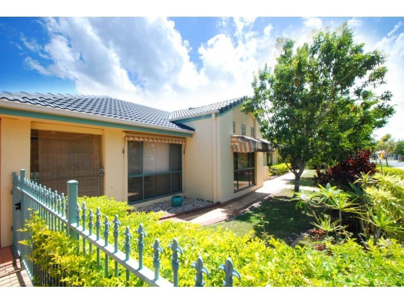 2 Lakes Circuit, Burleigh Waters QLD 4220