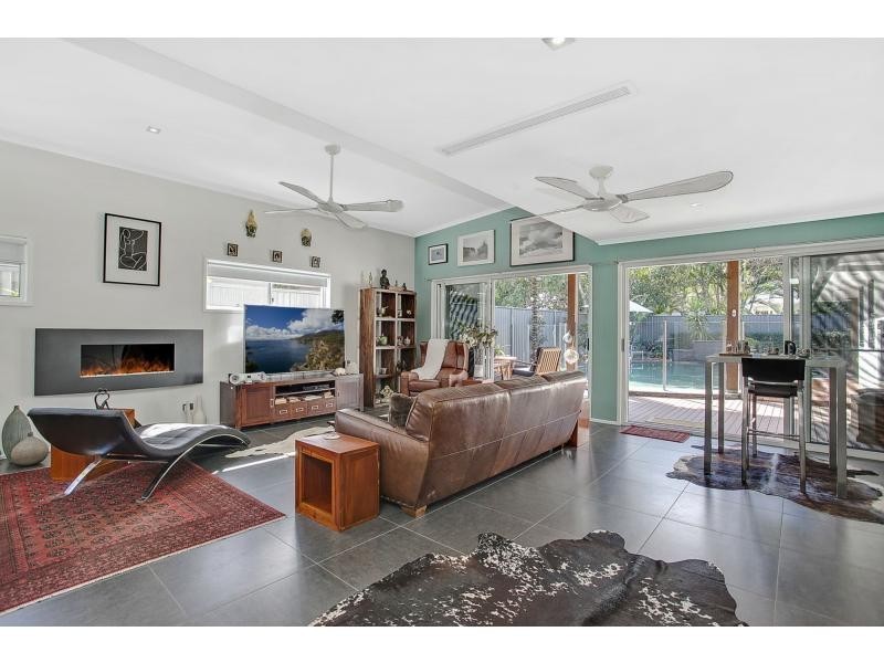 21 Aruma Avenue, Burleigh Waters QLD 4220