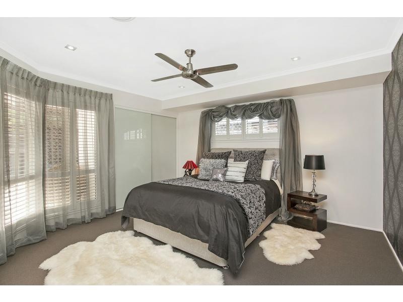 21 Aruma Avenue, Burleigh Waters QLD 4220