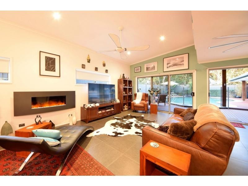 21 Aruma Avenue, Burleigh Waters QLD 4220