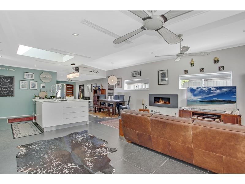 21 Aruma Avenue, Burleigh Waters QLD 4220
