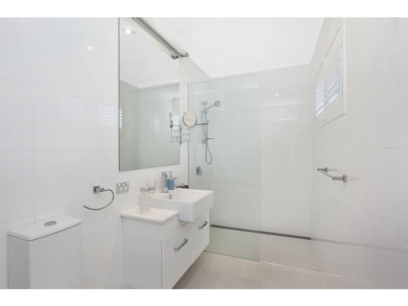 21 Aruma Avenue, Burleigh Waters QLD 4220