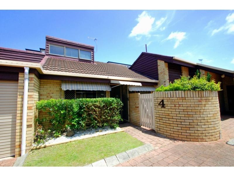 4/7 Lind Avenue, Palm Beach QLD 4221