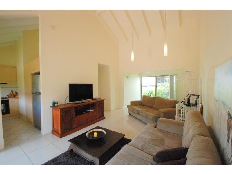 4/7 Lind Avenue, Palm Beach QLD 4221