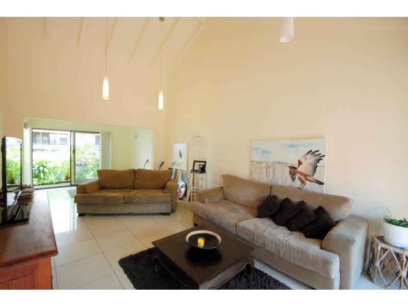 4/7 Lind Avenue, Palm Beach QLD 4221