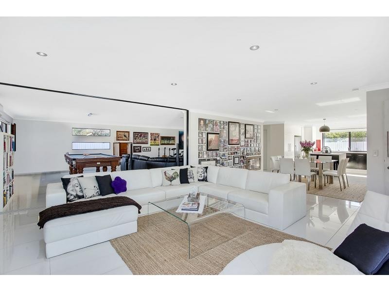 4 Anthony Drive, Burleigh Waters QLD 4220