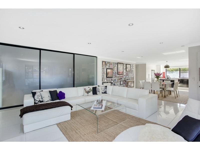 4 Anthony Drive, Burleigh Waters QLD 4220