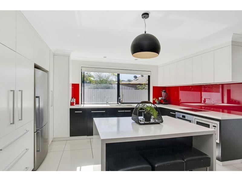 4 Anthony Drive, Burleigh Waters QLD 4220