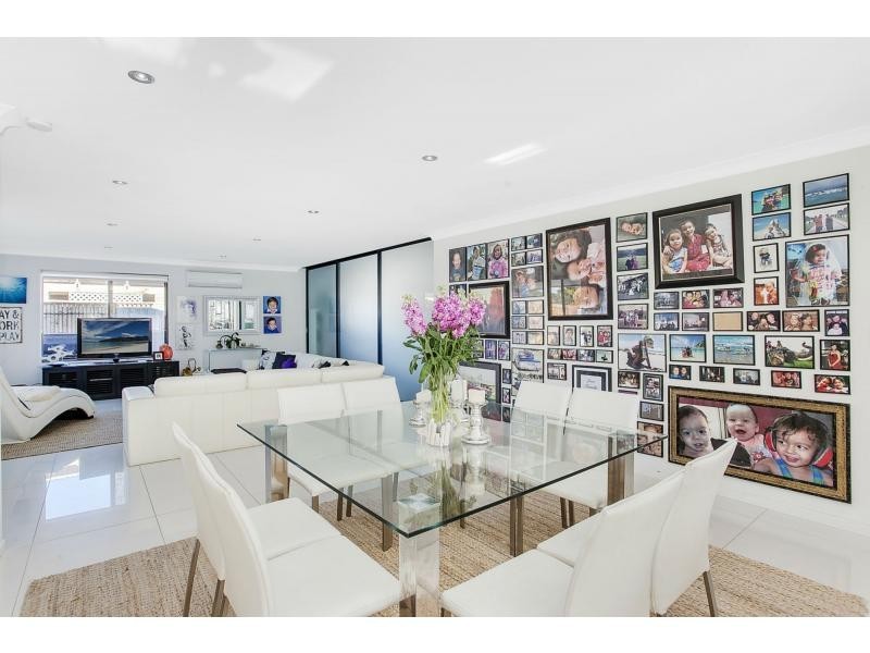 4 Anthony Drive, Burleigh Waters QLD 4220