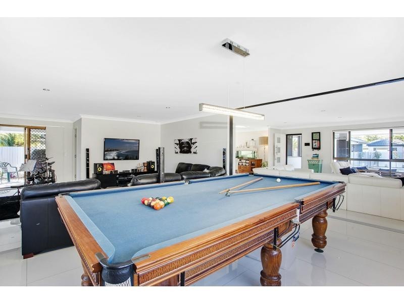 4 Anthony Drive, Burleigh Waters QLD 4220