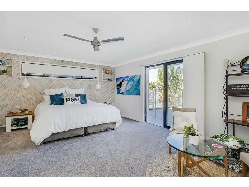 4 Anthony Drive, Burleigh Waters QLD 4220