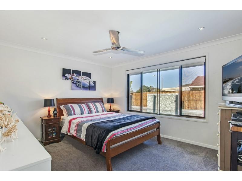 4 Anthony Drive, Burleigh Waters QLD 4220