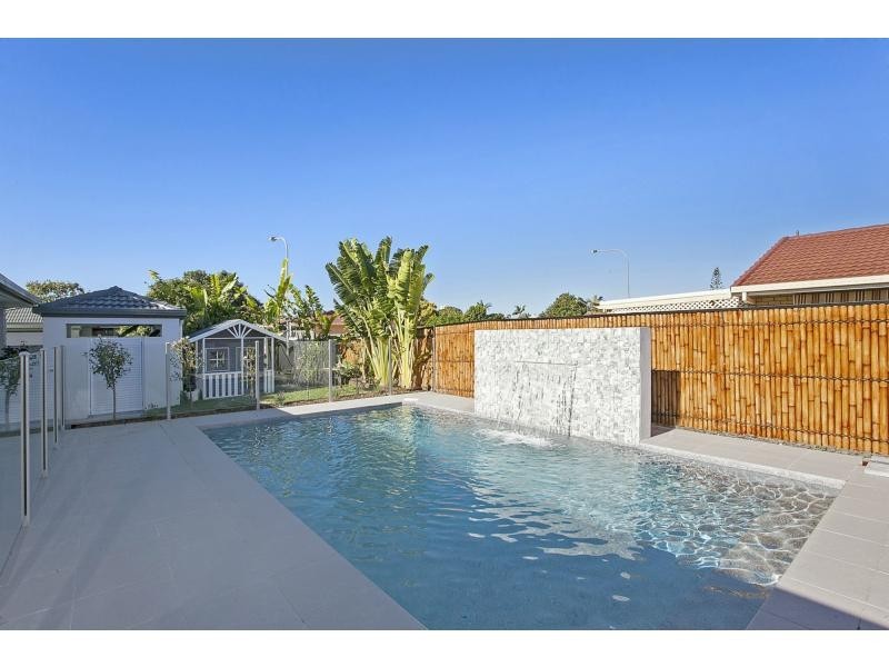 4 Anthony Drive, Burleigh Waters QLD 4220