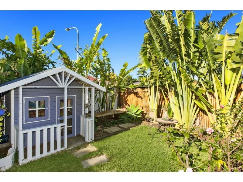 4 Anthony Drive, Burleigh Waters QLD 4220