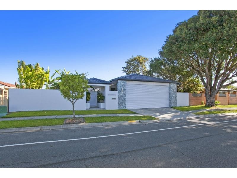 4 Anthony Drive, Burleigh Waters QLD 4220