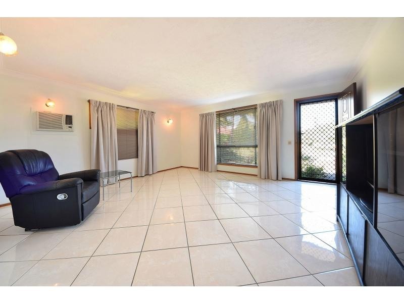 1/4 Greenleaf Close, Burleigh Waters QLD 4220