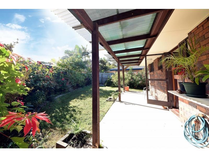 1/4 Greenleaf Close, Burleigh Waters QLD 4220