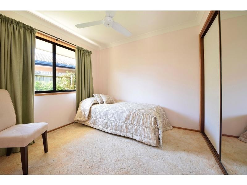 1/4 Greenleaf Close, Burleigh Waters QLD 4220