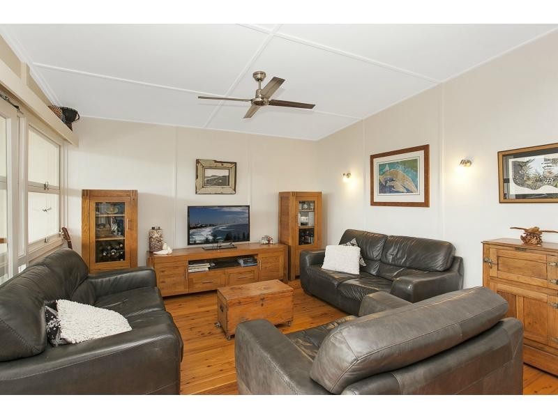 15 Hill Avenue, Burleigh Heads QLD 4220