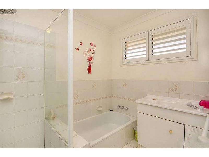 6 Kiwi Court, Burleigh Waters QLD 4220