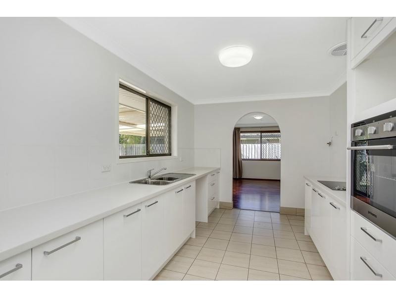 5 Grebe Place, Burleigh Waters QLD 4220
